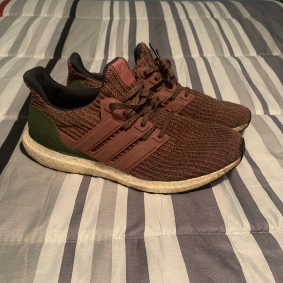 Mens 8.5 / Women’s 10 adidas UltraBoost 4.0 Pink Olive 2018 running shoes - Picture 2 of 10